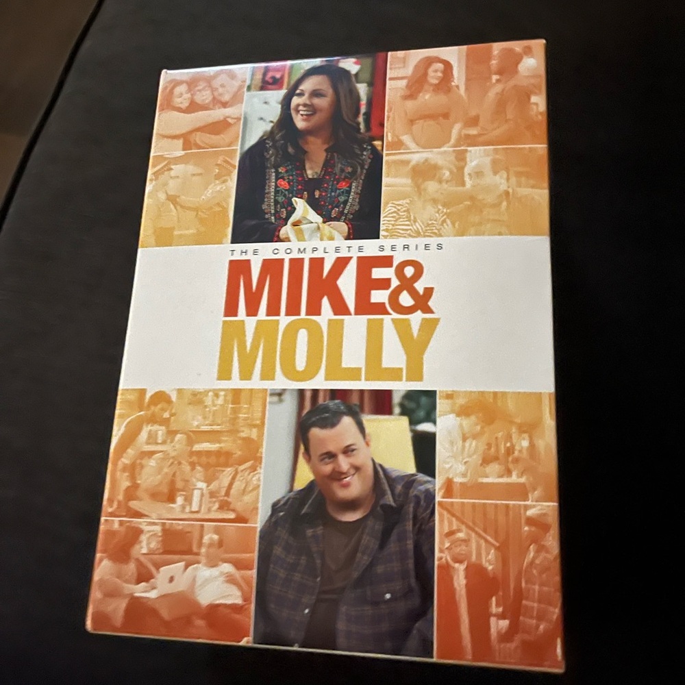 Mike & Molly: The Complete Series DVD Box Set - Orange/White